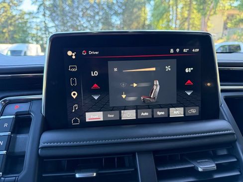 Used 2023 GMC Yukon XL SLE w/ Gmc Pro Safety Plus Package AWD/4WD image 19
