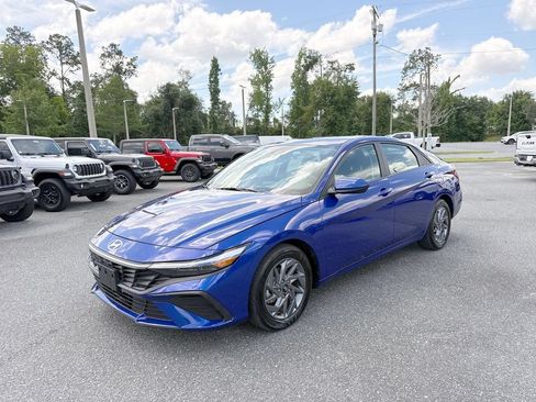 Used 2024 Hyundai Elantra SEL FWD image 7