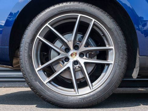 Certified 2024 Porsche Macan AWD/4WD image 14