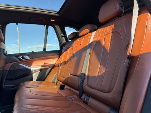 Used 2021 BMW X5 xDrive40i w/ M Sport Package image 32