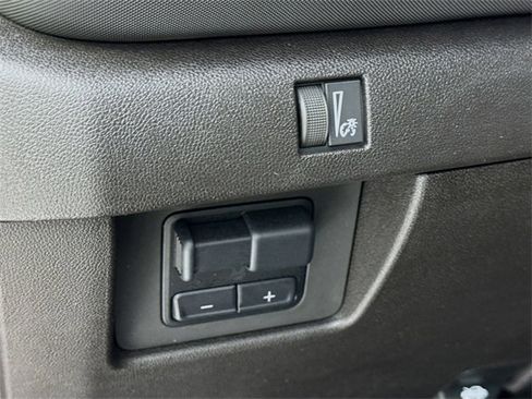 Used 2024 Chevrolet Colorado Z71 w/ Z71 Convenience Package 2 image 10