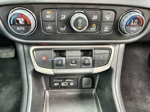 Used 2024 GMC Terrain Denali AWD/4WD image 17