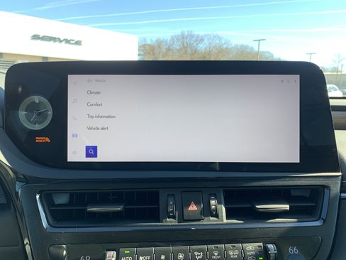 Certified 2024 Lexus ES 350 w/ Premium Package image 24