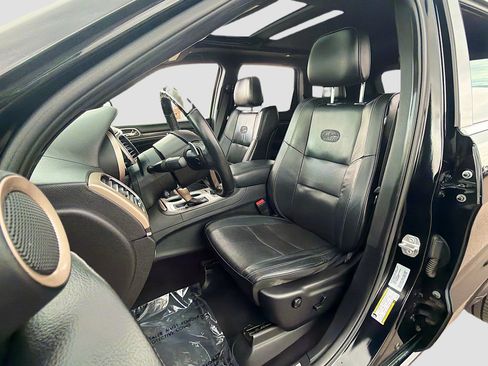 Used 2017 Jeep Grand Cherokee Overland w/ Jeep Active Safety Group image 13