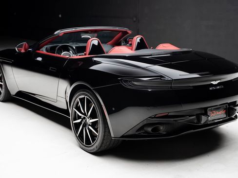 Used 2019 Aston Martin DB11 Volante RWD image 25