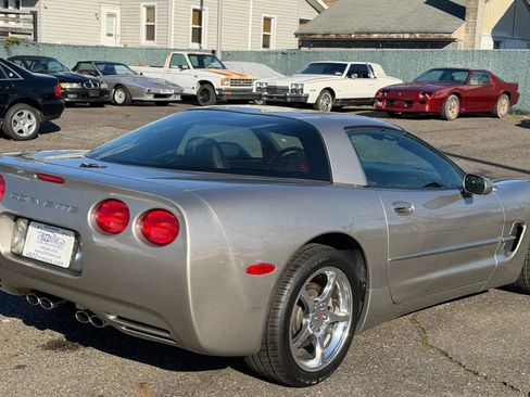Used 2001 Chevrolet Corvette Coupe w/ Preferred Equipment Group1 image 11