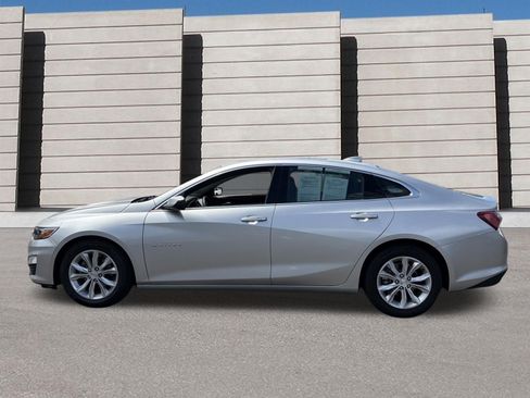 Used 2022 Chevrolet Malibu LT FWD image 2