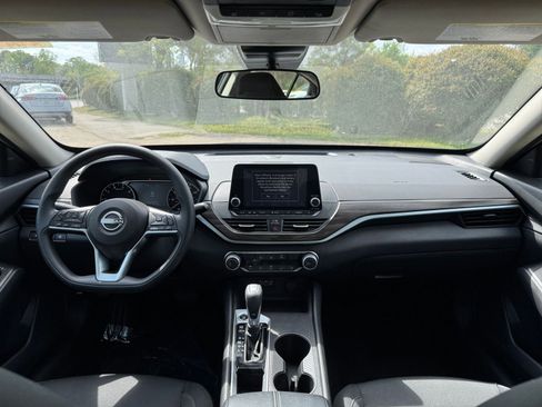 Used 2025 Nissan Altima 2.5 SV image 29