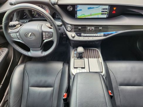 Used 2018 Lexus LS 500 w/ Accessory Package (Z2) RWD image 27