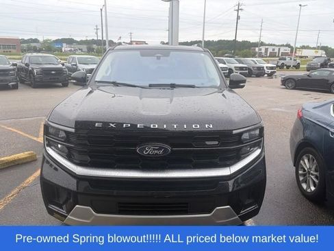 Used 2025 Ford Expedition Platinum AWD/4WD image 2