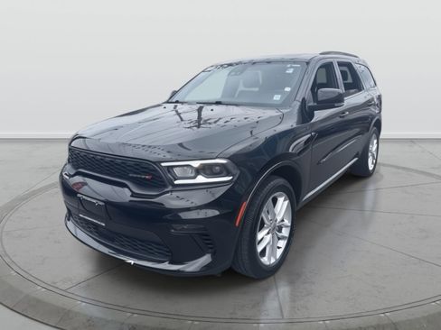 Used 2023 Dodge Durango GT image 2