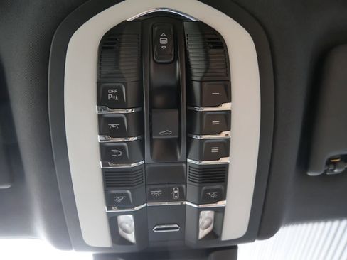 Certified 2026 Porsche Macan image 23