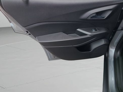 New 2026 Chevrolet Trax LT w/ Midnight Edition FWD image 18