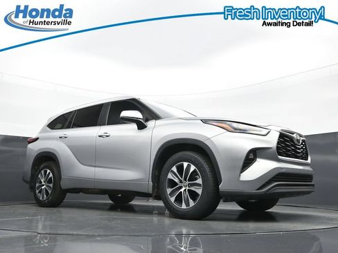 Used 2024 Toyota Highlander XLE FWD image 27