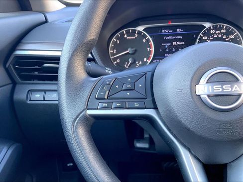 Used 2025 Nissan Altima 2.5 SV FWD image 24