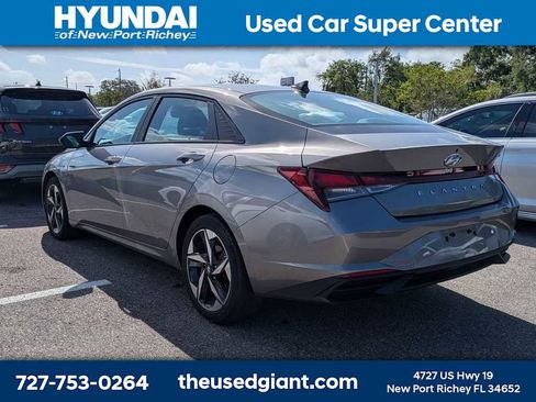 Used 2023 Hyundai Elantra SEL w/ Convenience Package image 2