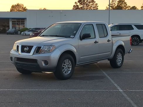 Used 2019 Nissan Frontier SV image 4