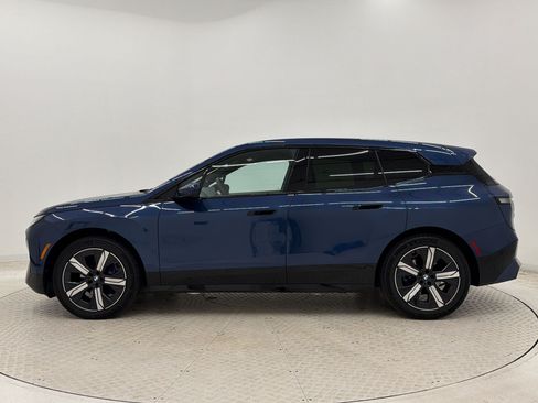 Used 2025 BMW iX xDrive50 AWD/4WD image 2