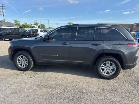 Used 2023 Jeep Grand Cherokee Laredo w/ Luxury Tech Group I image 8