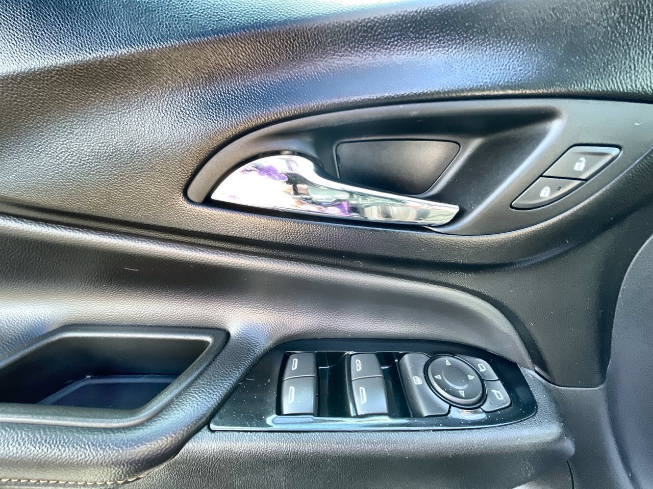 Used 2024 Chevrolet Equinox Premier FWD image 24