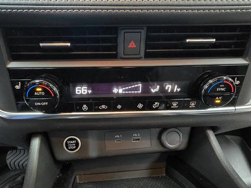 Used 2023 Nissan Rogue SV w/ SV Premium B Package image 34