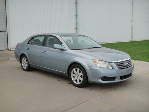 Used 2010 Toyota Avalon XL image 4