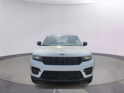 New 2025 Jeep Grand Cherokee Altitude RWD image 2