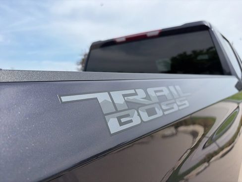 Used 2024 Chevrolet Silverado 1500 Custom Trail Boss w/ Dark Appearance Package AWD/4WD image 19