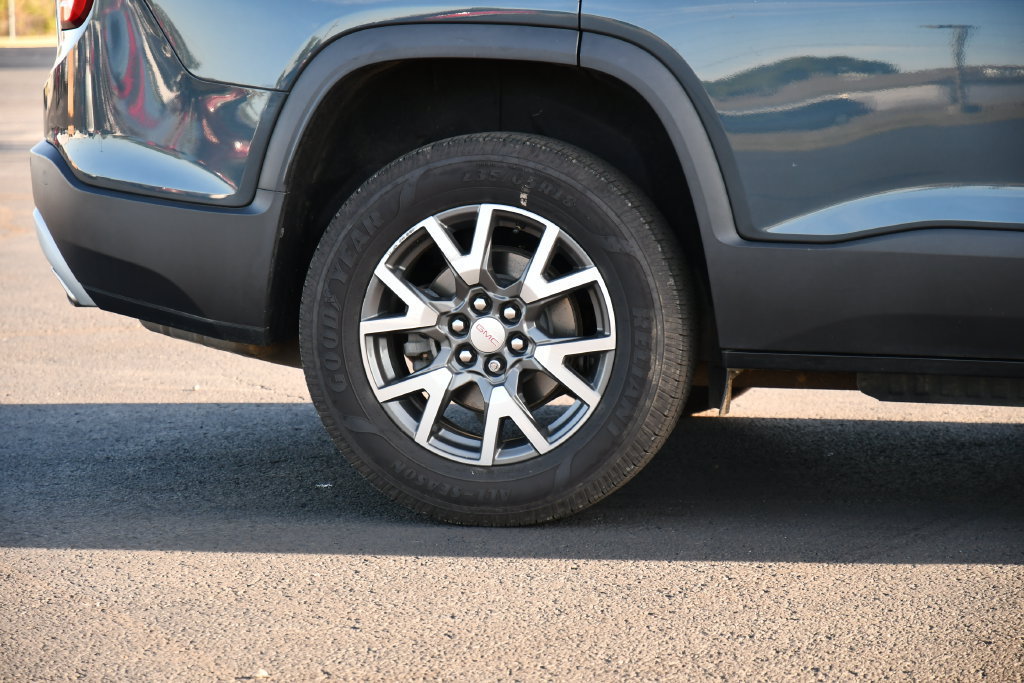 Used 2020 GMC Acadia SLE w/ Driver Convenience Package FWD image 10