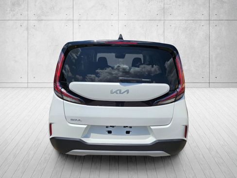 Used 2025 Kia Soul LX w/ LX Technology Package FWD image 10