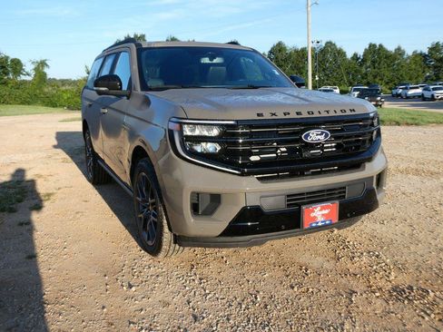 New 2027 Ford Expedition Platinum w/ Stealth Appearance Package AWD/4WD image 8