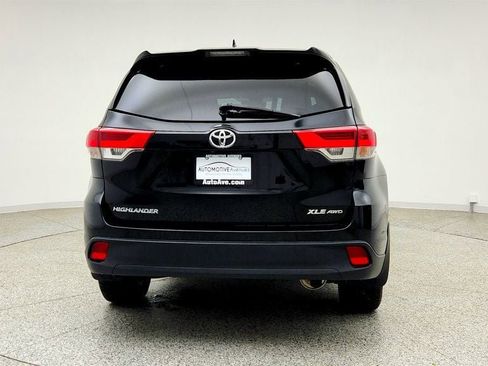 Used 2018 Toyota Highlander XLE AWD/4WD image 6