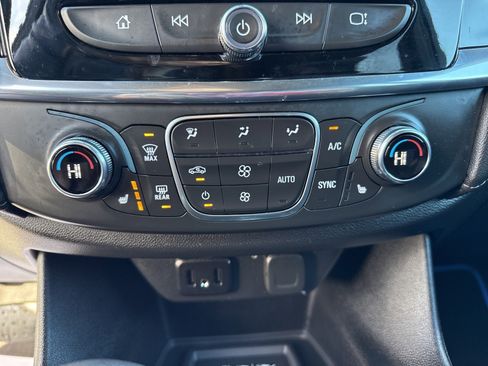 Used 2023 Chevrolet Traverse LT w/ Midnight/Sport Edition image 16