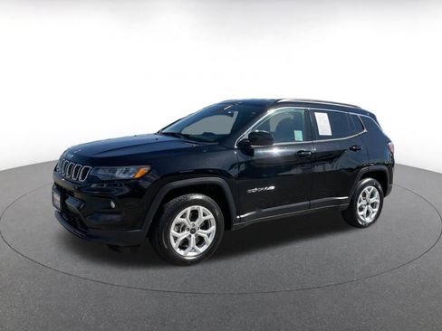 Used 2025 Jeep Compass Latitude image 7