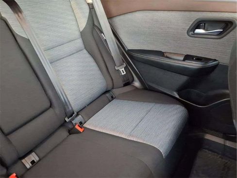 Used 2023 Nissan Rogue SV image 18