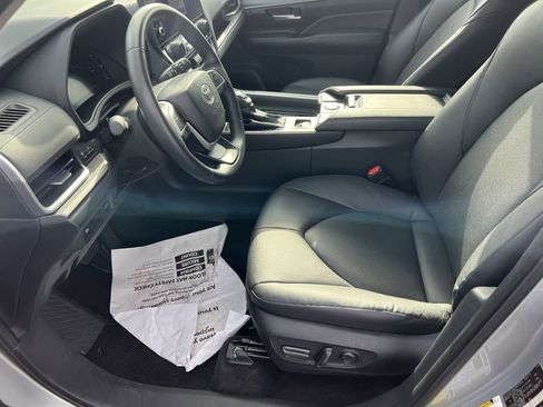 Used 2025 Toyota Grand Highlander FWD image 16