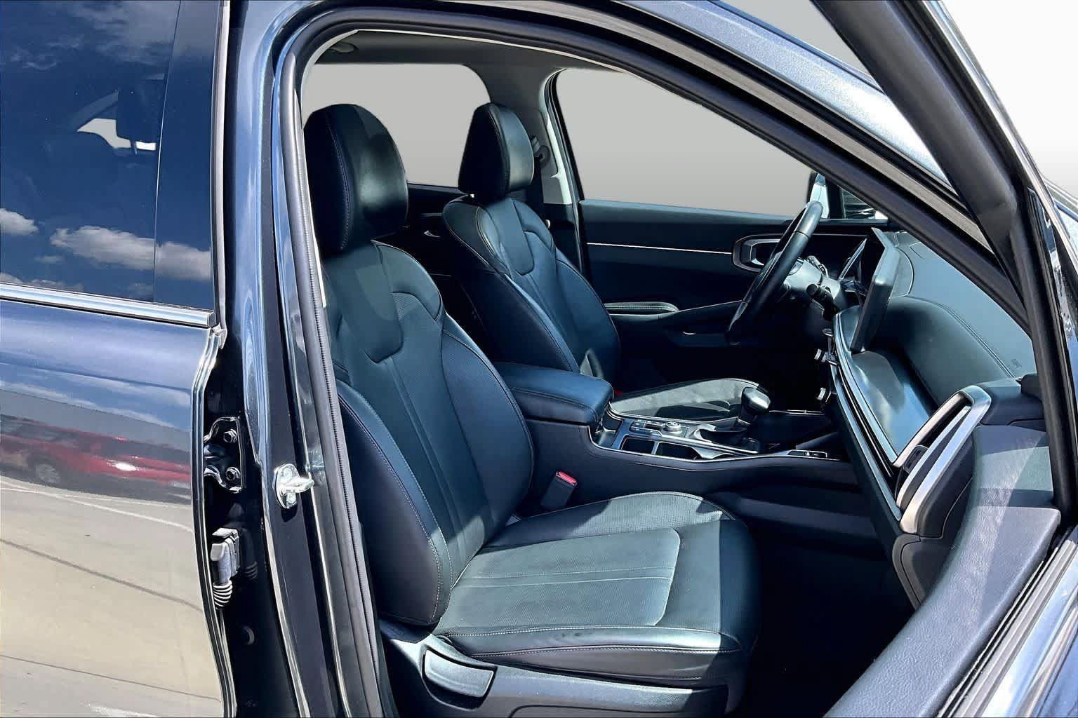 Used 2024 Kia Sorento S w/ Panoramic Sunroof Package FWD image 9