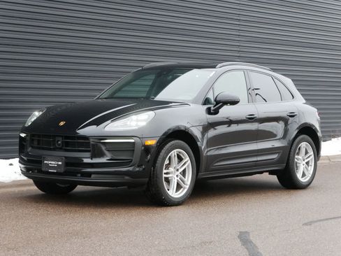 Certified 2025 Porsche Macan image 1