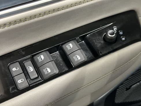 Used 2024 Jeep Wagoneer L Series II w/ Flexible Seating Group AWD/4WD image 20