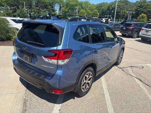 Used 2023 Subaru Forester Premium AWD/4WD image 2