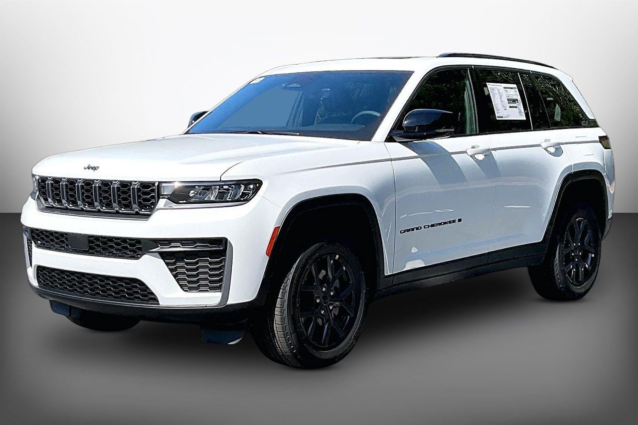 New 2027 Jeep Grand Cherokee Altitude RWD image 4