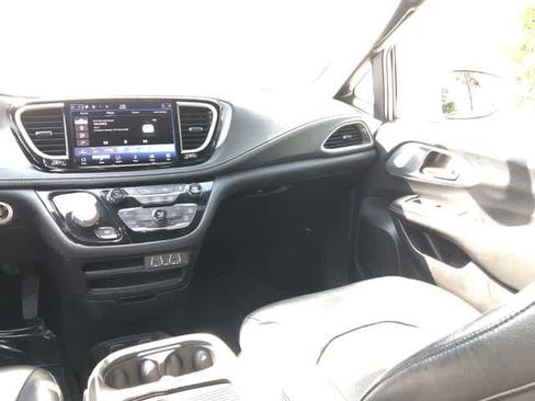 Used 2021 Chrysler Pacifica Touring-L w/ S Appearance Package AWD/4WD image 12
