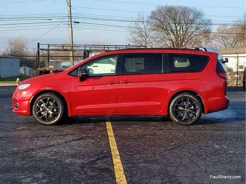 New 2026 Chrysler Pacifica Limited w/ S Appearance Package image 10
