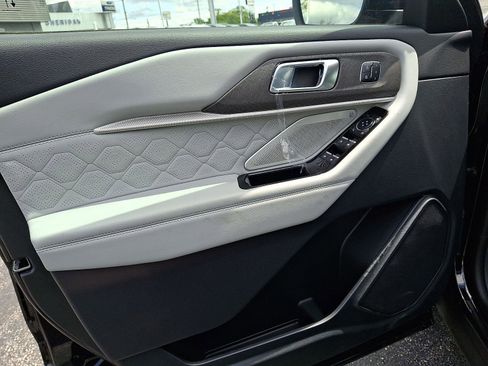 New 2026 Ford Explorer Platinum w/ LUX Leather Package AWD/4WD image 9