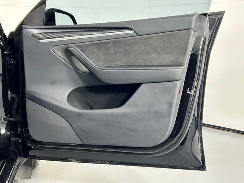 Used 2024 Tesla Model Y Long Range image 9