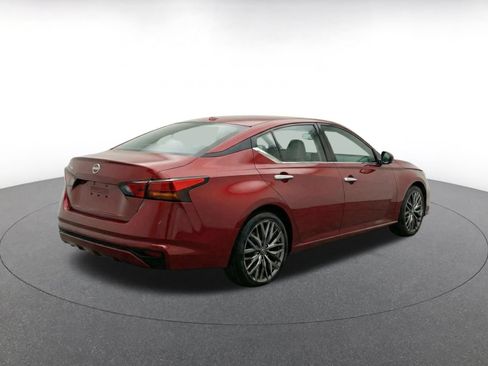 Used 2025 Nissan Altima 2.5 SV FWD image 9