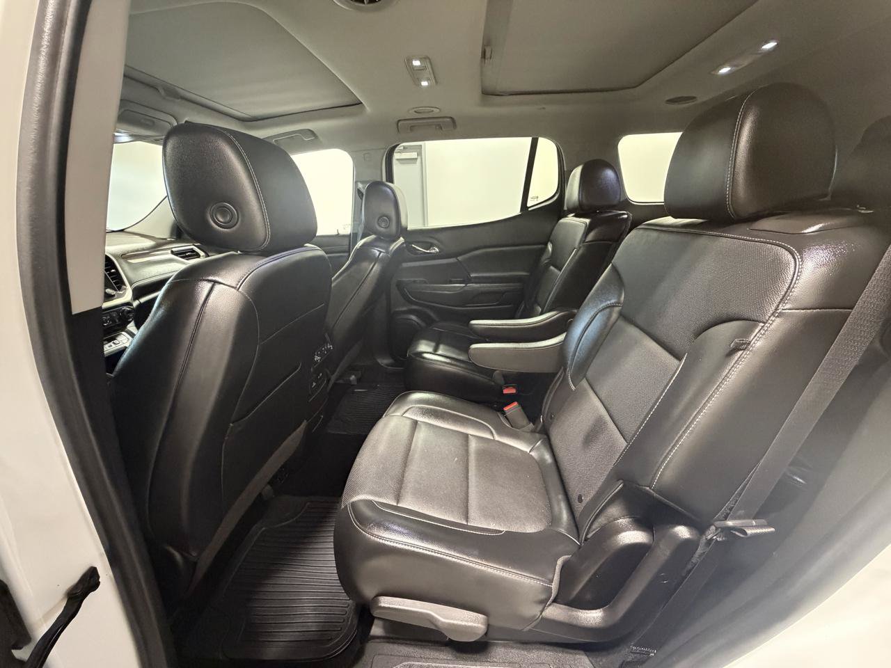 Used 2022 GMC Acadia SLT w/ Technology Package FWD image 25