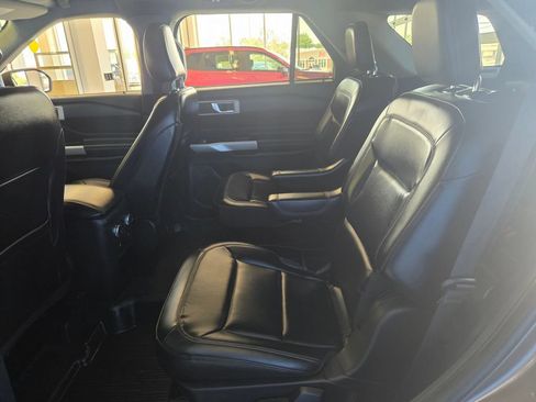 Used 2021 Ford Explorer XLT w/ Equipment Group 202A AWD/4WD image 24