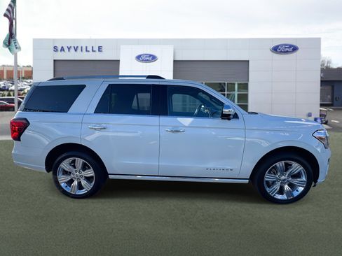 Used 2024 Ford Expedition Platinum image 6