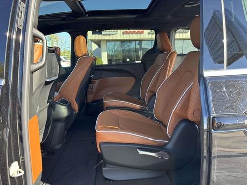 New 2026 Chrysler Pacifica Pinnacle image 6